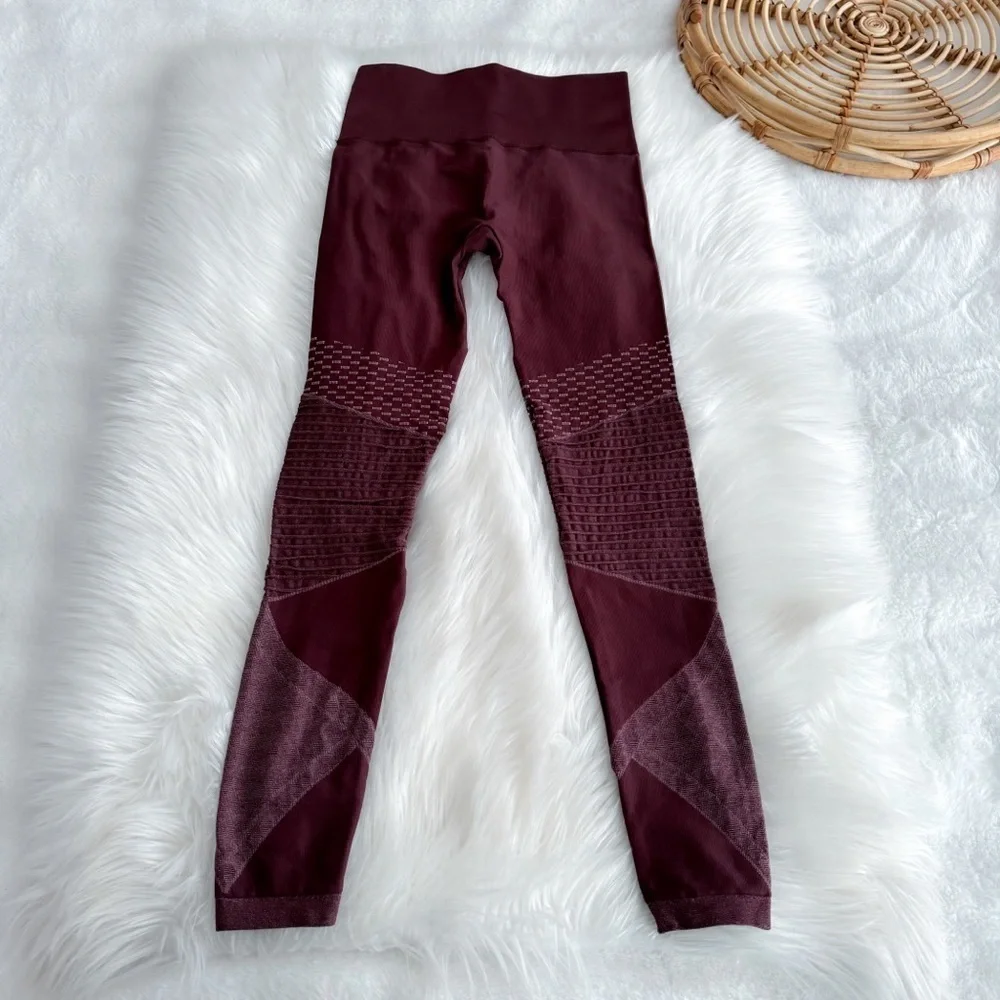 Spanx Look At Me Seamless Moto Leggings Wine Burgundy Red